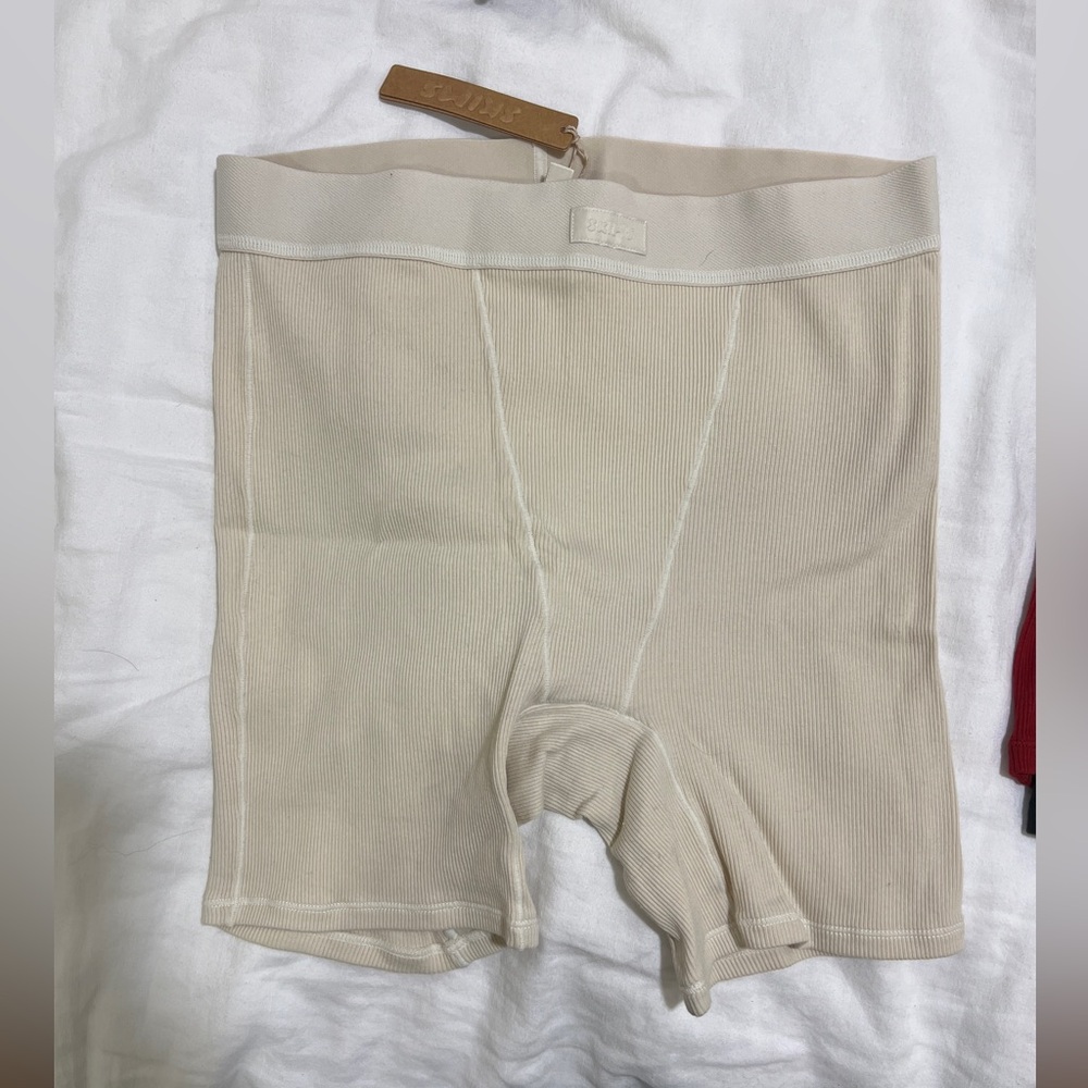 SKIMS Cotton Ribbed Boxer Bone. NWT Size Medium